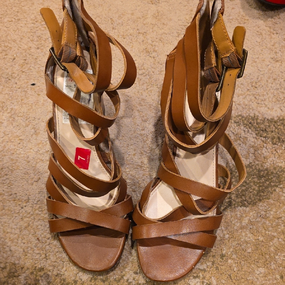 Source Unknown Tan Strappy Heels